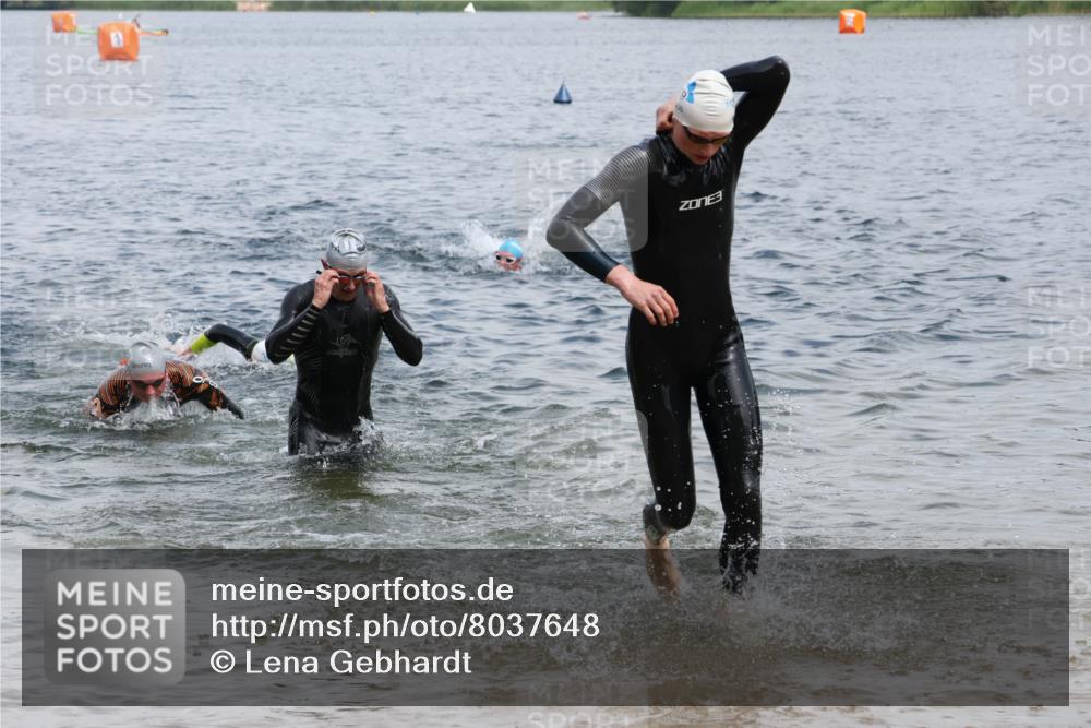 21.06.2025 - 27. Vierlanden-Triathlon Lena Gebhardt http://msf.ph/oto/8037648 15.06.2025 12:06:51 Schwimmen 1024, 1025, 1026, 1027 meine-sportfotos.de