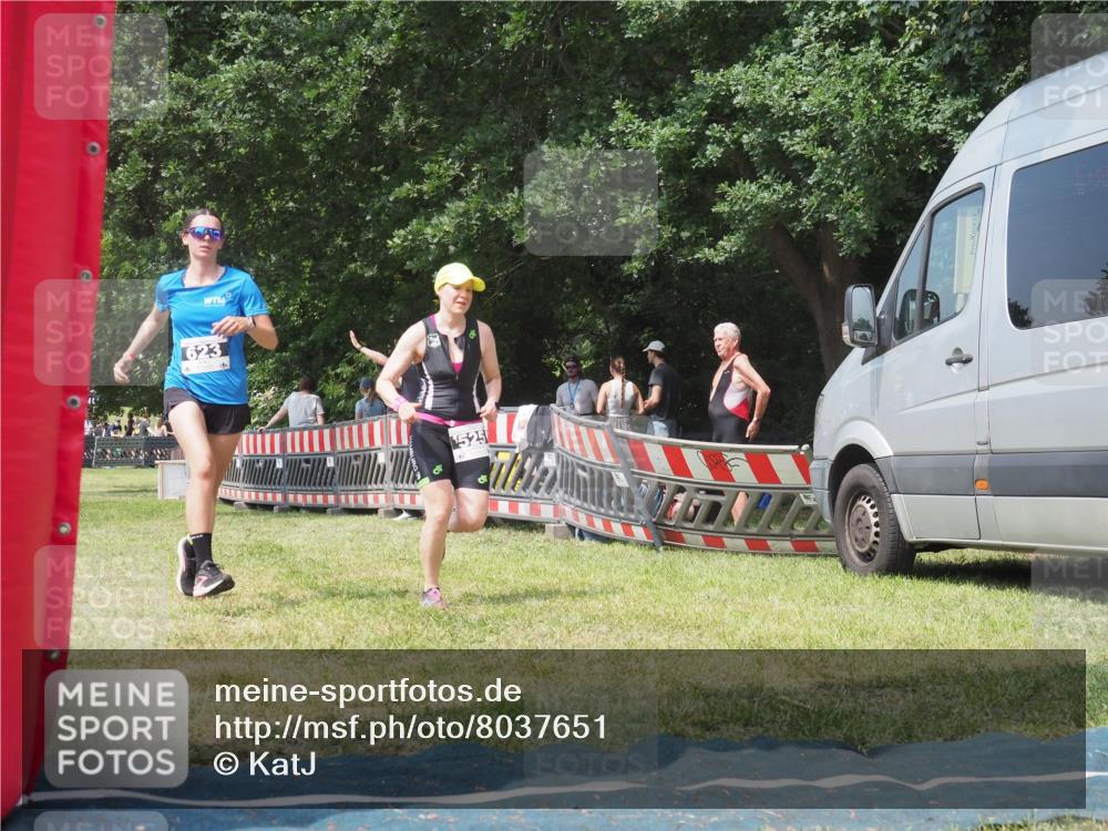 15.06.2025 - 27. Vierlanden-Triathlon KatJ http://msf.ph/oto/8037651 15.06.2025 11:28:59 Schwimmen  meine-sportfotos.de