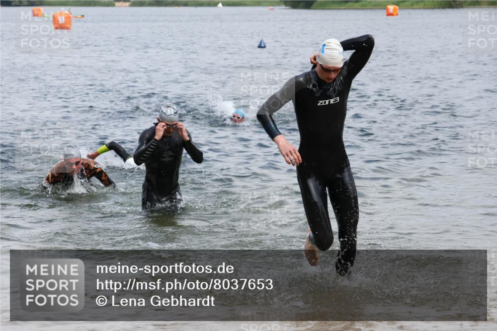 21.06.2025 - 27. Vierlanden-Triathlon Lena Gebhardt http://msf.ph/oto/8037653 15.06.2025 12:06:51 Schwimmen 1024, 1025, 1026, 1027 meine-sportfotos.de