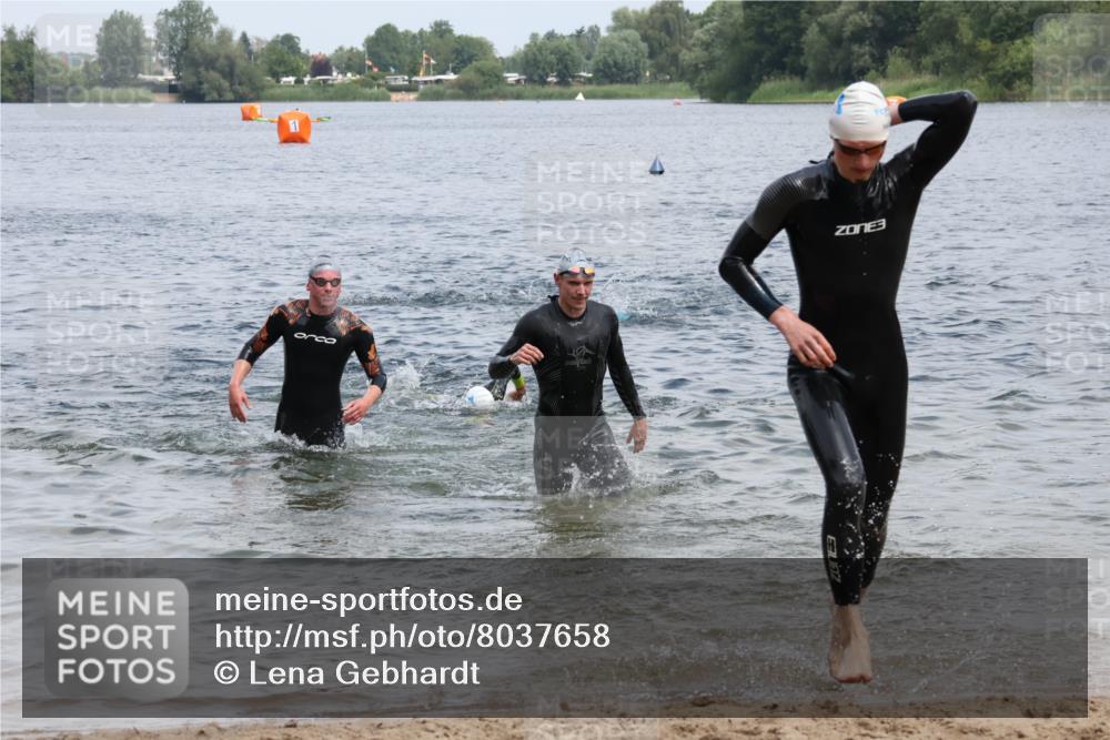 21.06.2025 - 27. Vierlanden-Triathlon Lena Gebhardt http://msf.ph/oto/8037658 15.06.2025 12:06:52 Schwimmen 1024, 1025, 1026, 1027 meine-sportfotos.de