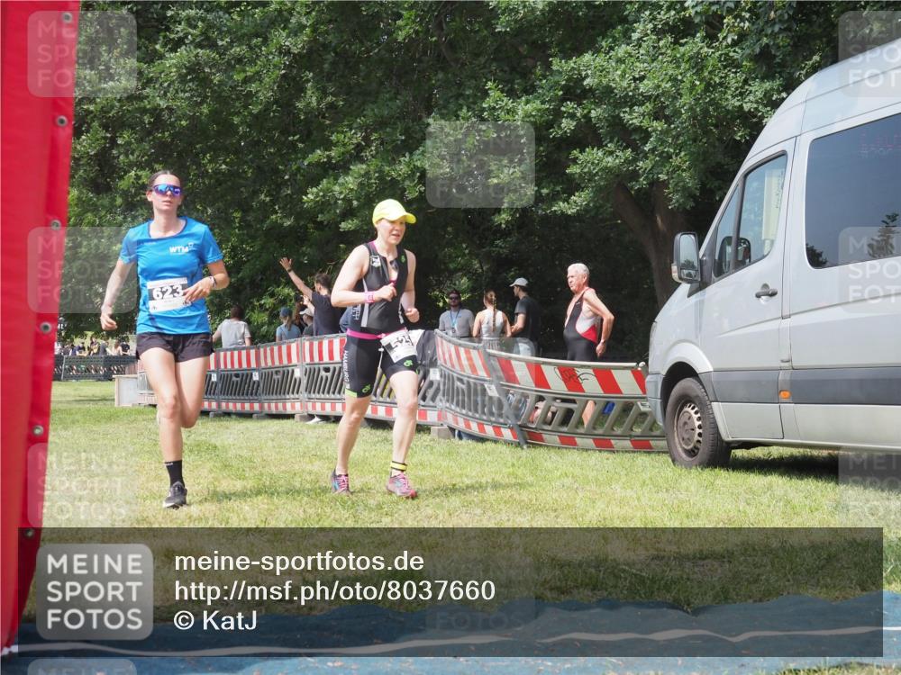 15.06.2025 - 27. Vierlanden-Triathlon KatJ http://msf.ph/oto/8037660 15.06.2025 11:28:59 Schwimmen  meine-sportfotos.de