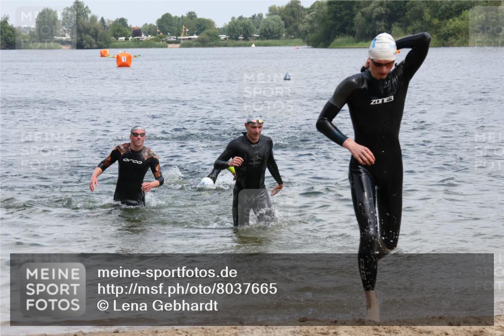 21.06.2025 - 27. Vierlanden-Triathlon Lena Gebhardt http://msf.ph/oto/8037665 15.06.2025 12:06:52 Schwimmen 1024, 1025, 1026, 1027 meine-sportfotos.de