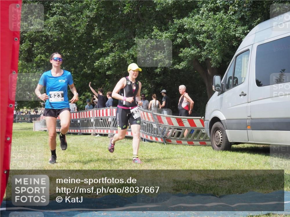 15.06.2025 - 27. Vierlanden-Triathlon KatJ http://msf.ph/oto/8037667 15.06.2025 11:29:00 Schwimmen  meine-sportfotos.de