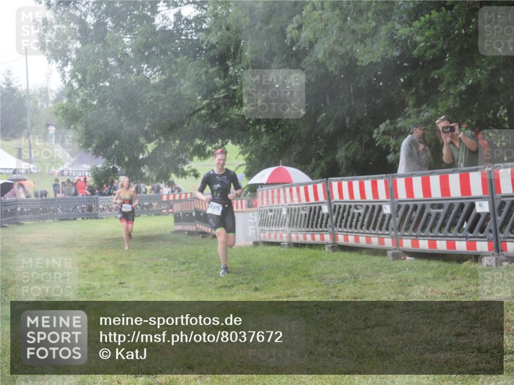 21.06.2025 - 27. Vierlanden-Triathlon KatJ http://msf.ph/oto/8037672 15.06.2025 14:19:16 Ziel 1181, 1203 meine-sportfotos.de