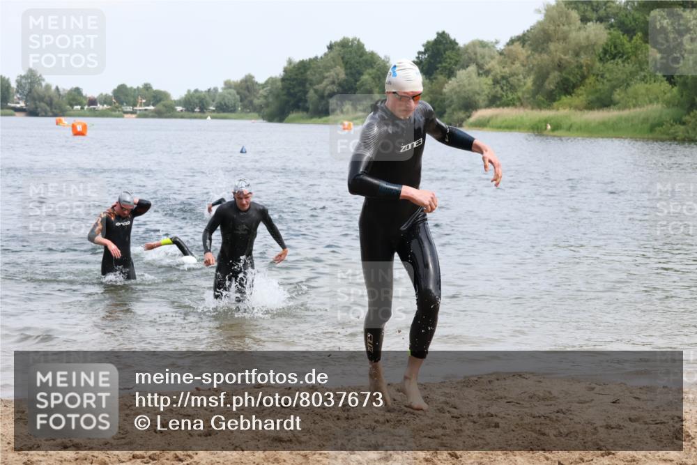 21.06.2025 - 27. Vierlanden-Triathlon Lena Gebhardt http://msf.ph/oto/8037673 15.06.2025 12:06:53 Schwimmen 1024, 1025, 1026, 1027 meine-sportfotos.de