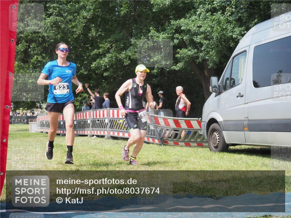 15.06.2025 - 27. Vierlanden-Triathlon KatJ http://msf.ph/oto/8037674 15.06.2025 11:29:00 Schwimmen  meine-sportfotos.de