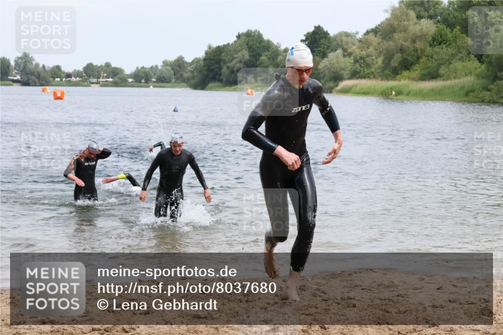 21.06.2025 - 27. Vierlanden-Triathlon Lena Gebhardt http://msf.ph/oto/8037680 15.06.2025 12:06:53 Schwimmen 1024, 1025, 1026, 1027 meine-sportfotos.de