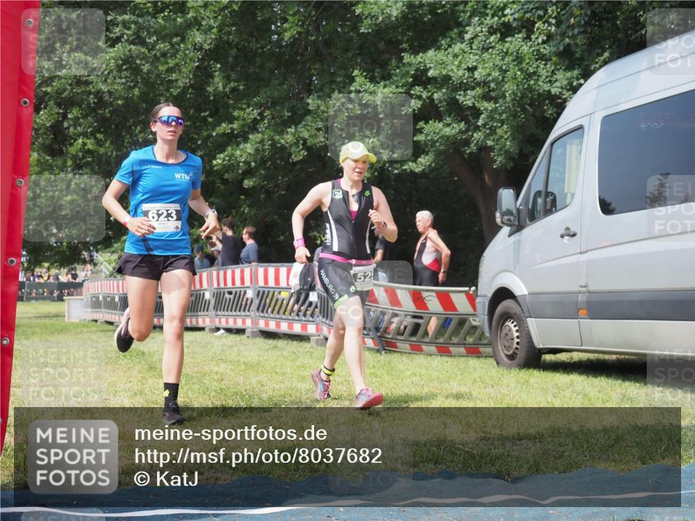 15.06.2025 - 27. Vierlanden-Triathlon KatJ http://msf.ph/oto/8037682 15.06.2025 11:29:00 Schwimmen  meine-sportfotos.de