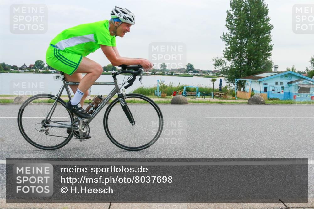 15.06.2025 - 27. Vierlanden-Triathlon H.Heesch http://msf.ph/oto/8037698 15.06.2025 10:53:13 Radfahren 247, 391, 587, 609 meine-sportfotos.de