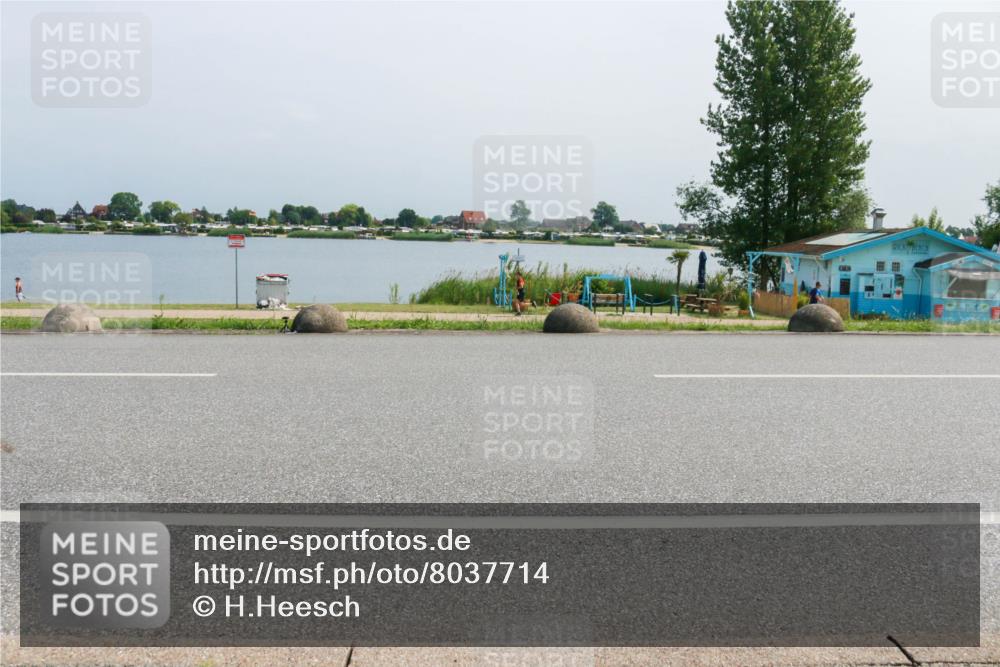 21.06.2025 - 27. Vierlanden-Triathlon H.Heesch http://msf.ph/oto/8037714 15.06.2025 11:47:31 Radfahren 684, 934 meine-sportfotos.de