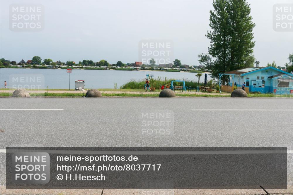21.06.2025 - 27. Vierlanden-Triathlon H.Heesch http://msf.ph/oto/8037717 15.06.2025 11:47:31 Radfahren 684, 934 meine-sportfotos.de