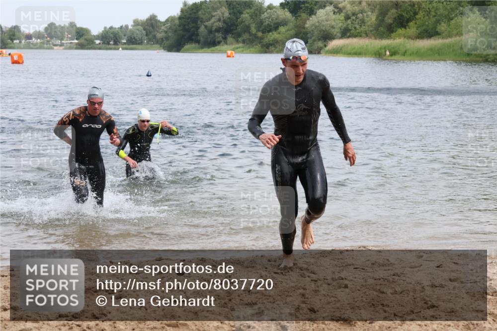 21.06.2025 - 27. Vierlanden-Triathlon Lena Gebhardt http://msf.ph/oto/8037720 15.06.2025 12:06:55 Schwimmen 1024, 1025, 1026, 1027 meine-sportfotos.de