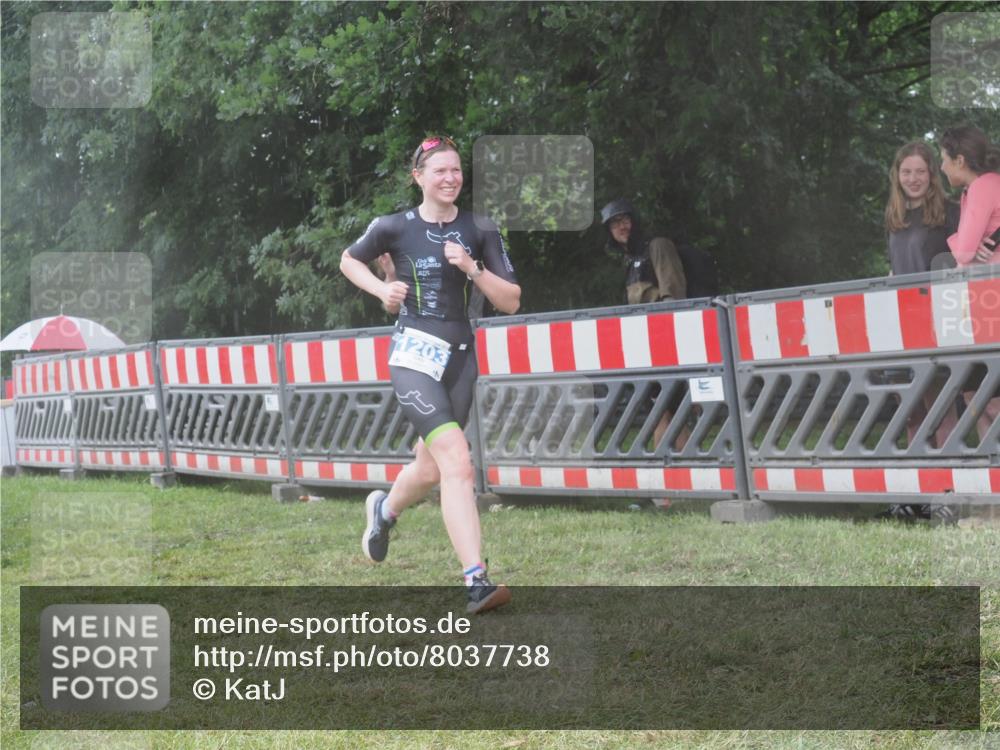 21.06.2025 - 27. Vierlanden-Triathlon KatJ http://msf.ph/oto/8037738 15.06.2025 14:19:18 Ziel 1181, 1203 meine-sportfotos.de
