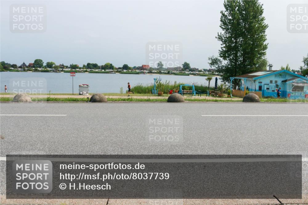 21.06.2025 - 27. Vierlanden-Triathlon H.Heesch http://msf.ph/oto/8037739 15.06.2025 11:47:32 Radfahren 684, 934 meine-sportfotos.de