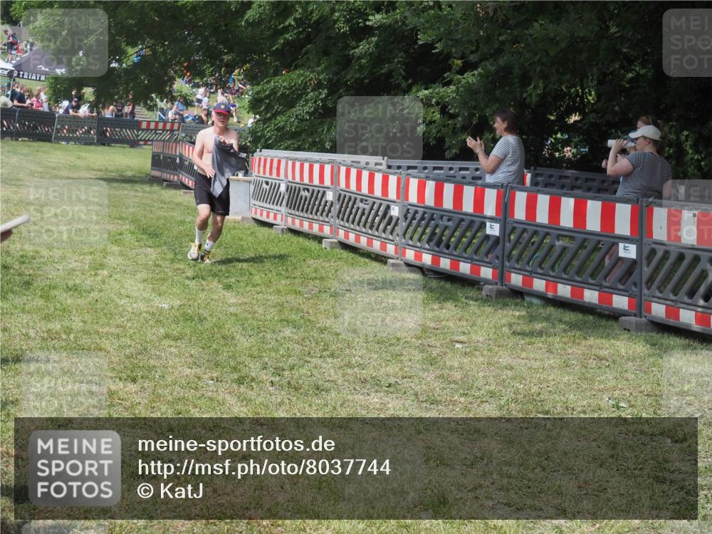 15.06.2025 - 27. Vierlanden-Triathlon KatJ http://msf.ph/oto/8037744 15.06.2025 11:30:41 Schwimmen 910 meine-sportfotos.de