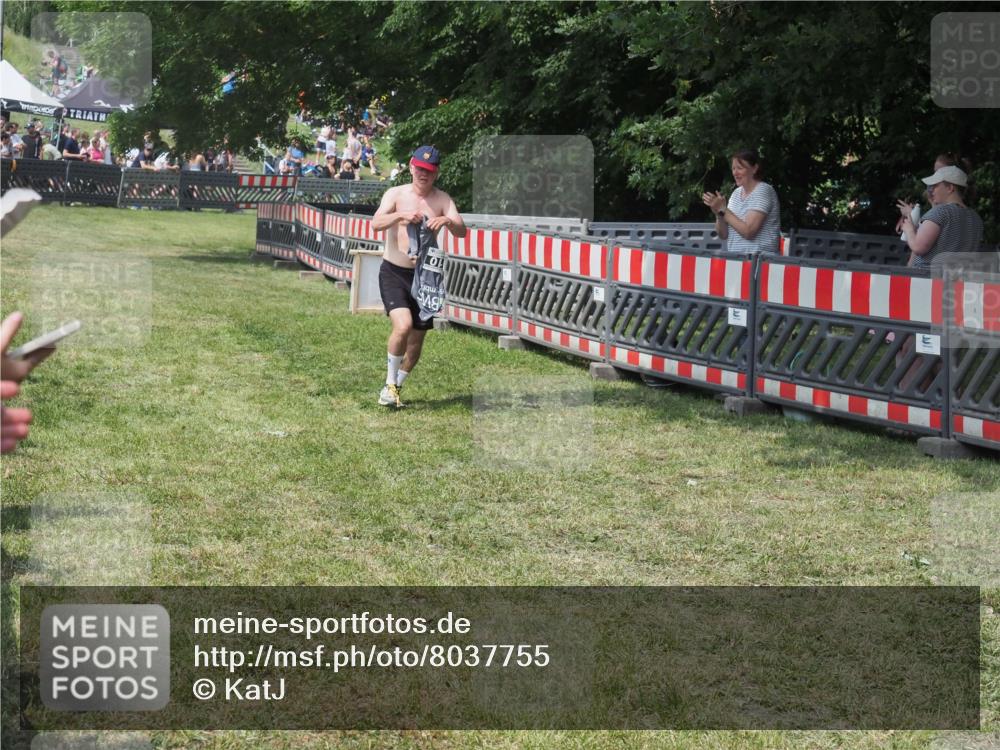 15.06.2025 - 27. Vierlanden-Triathlon KatJ http://msf.ph/oto/8037755 15.06.2025 11:30:42 Schwimmen 910 meine-sportfotos.de
