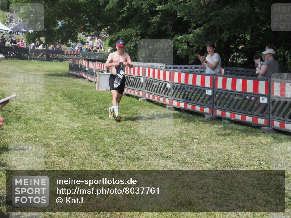 15.06.2025 - 27. Vierlanden-Triathlon KatJ http://msf.ph/oto/8037761 15.06.2025 11:30:42 Schwimmen 910 meine-sportfotos.de