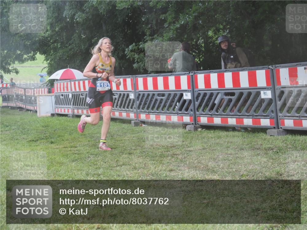 21.06.2025 - 27. Vierlanden-Triathlon KatJ http://msf.ph/oto/8037762 15.06.2025 14:19:20 Ziel 1181, 1203 meine-sportfotos.de