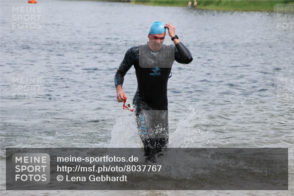 21.06.2025 - 27. Vierlanden-Triathlon Lena Gebhardt http://msf.ph/oto/8037767 15.06.2025 12:07:06 Schwimmen 1018, 1024, 1025, 1026 meine-sportfotos.de