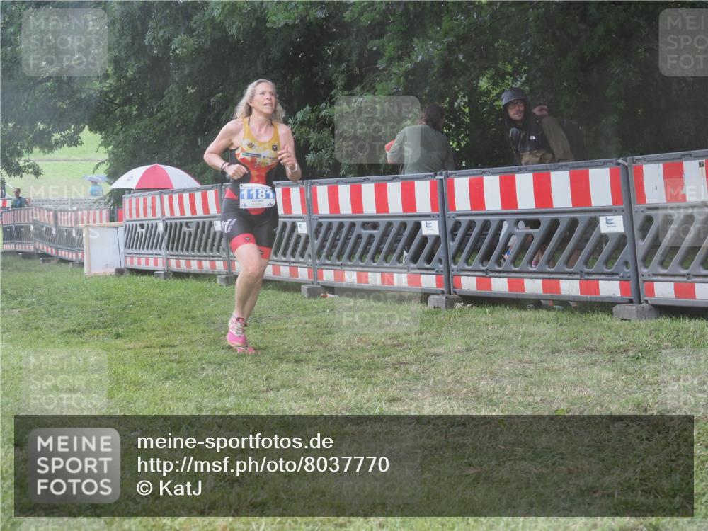 21.06.2025 - 27. Vierlanden-Triathlon KatJ http://msf.ph/oto/8037770 15.06.2025 14:19:20 Ziel 1181, 1203 meine-sportfotos.de