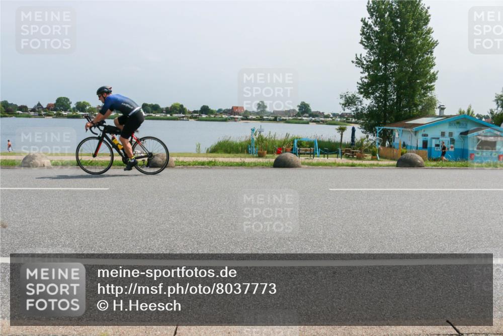 21.06.2025 - 27. Vierlanden-Triathlon H.Heesch http://msf.ph/oto/8037773 15.06.2025 11:47:34 Radfahren 649, 934 meine-sportfotos.de