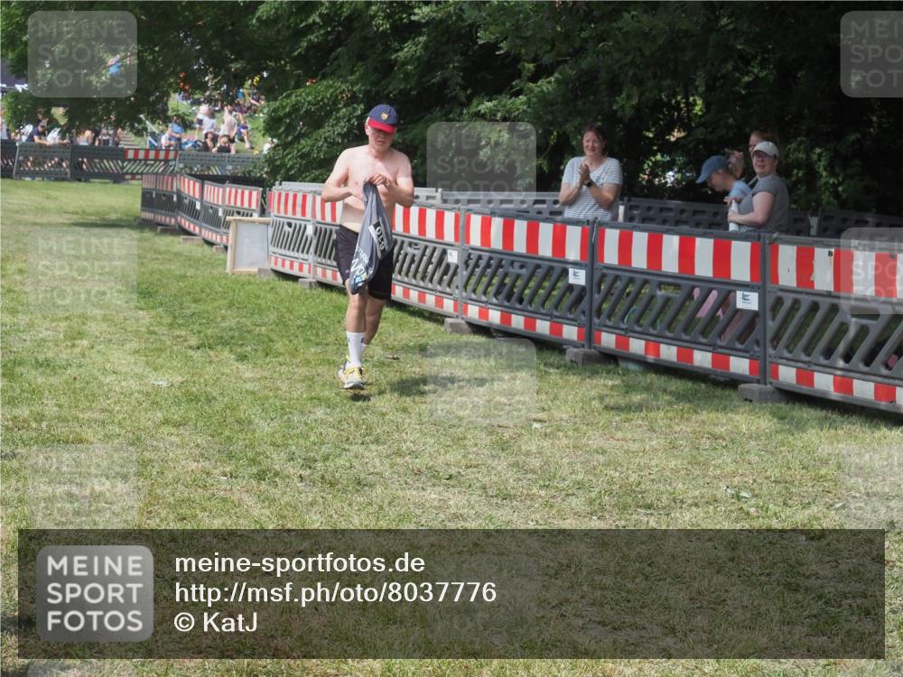 15.06.2025 - 27. Vierlanden-Triathlon KatJ http://msf.ph/oto/8037776 15.06.2025 11:30:42 Schwimmen 910 meine-sportfotos.de