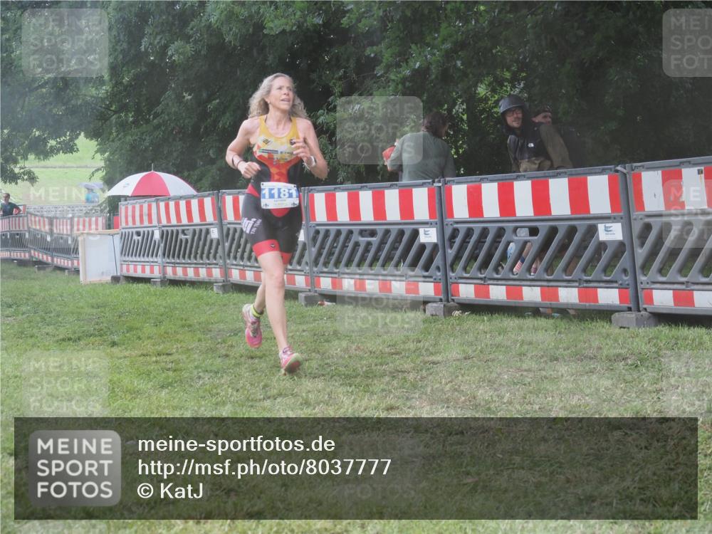 21.06.2025 - 27. Vierlanden-Triathlon KatJ http://msf.ph/oto/8037777 15.06.2025 14:19:20 Ziel 1181, 1203 meine-sportfotos.de