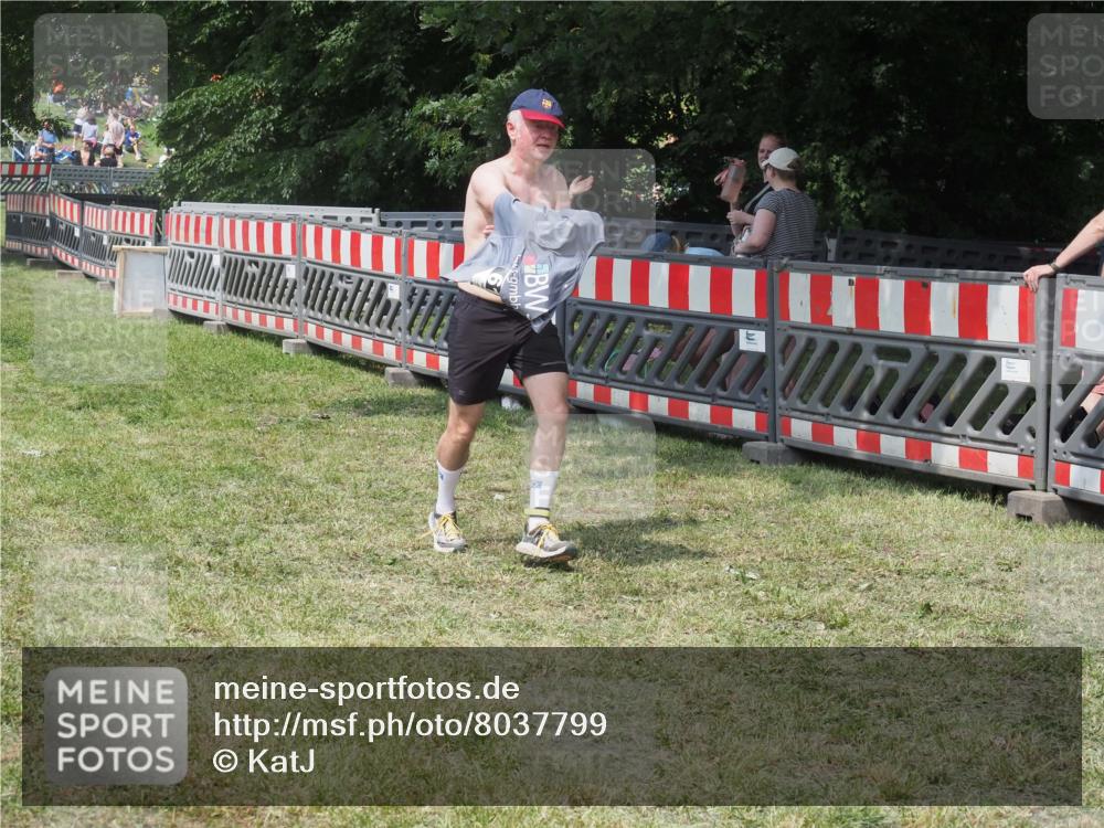 15.06.2025 - 27. Vierlanden-Triathlon KatJ http://msf.ph/oto/8037799 15.06.2025 11:30:44 Schwimmen 910 meine-sportfotos.de