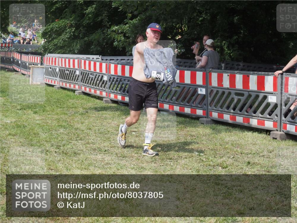15.06.2025 - 27. Vierlanden-Triathlon KatJ http://msf.ph/oto/8037805 15.06.2025 11:30:44 Schwimmen 910 meine-sportfotos.de