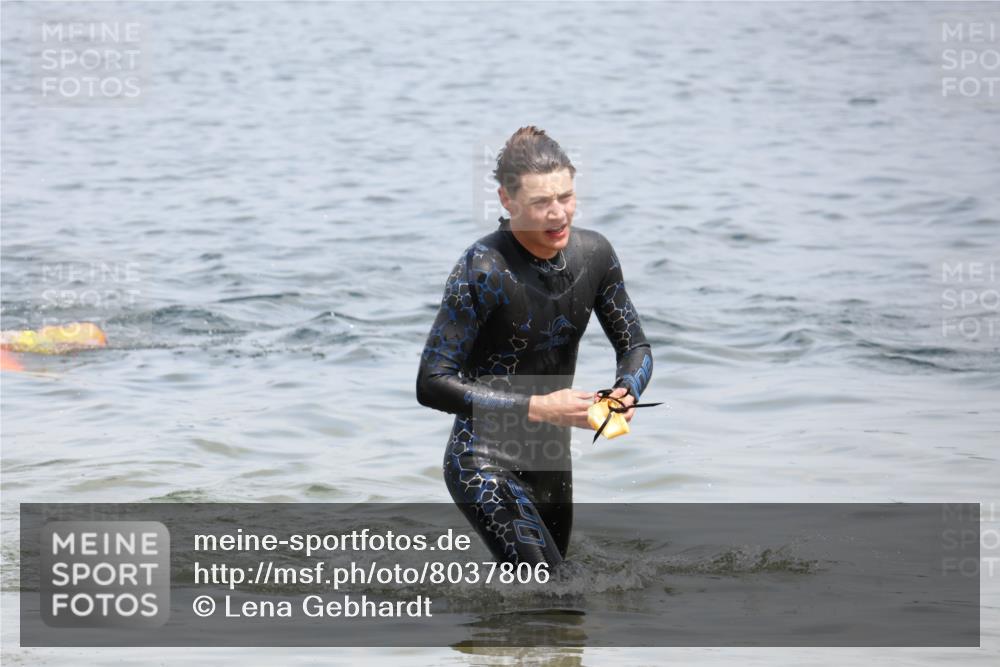 21.06.2025 - 27. Vierlanden-Triathlon Lena Gebhardt http://msf.ph/oto/8037806 15.06.2025 12:08:42 Schwimmen 1034, 1035, 1037, 1038 meine-sportfotos.de