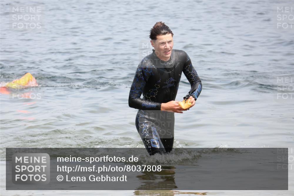 21.06.2025 - 27. Vierlanden-Triathlon Lena Gebhardt http://msf.ph/oto/8037808 15.06.2025 12:08:42 Schwimmen 1034, 1035, 1037, 1038 meine-sportfotos.de