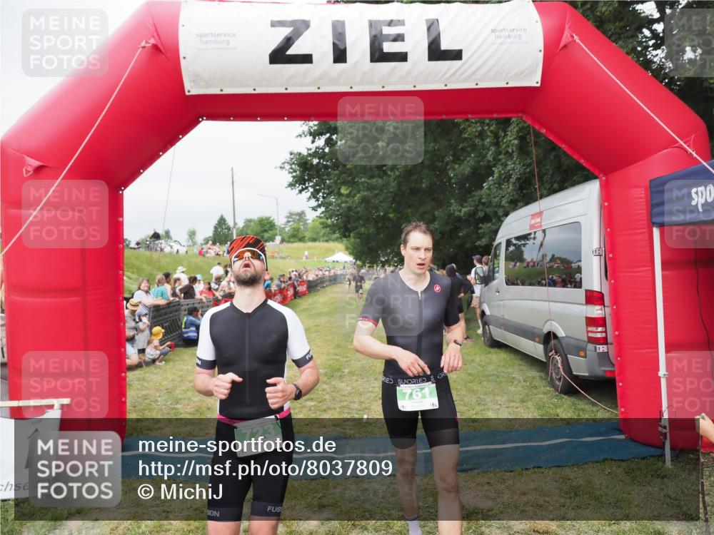 21.06.2025 - 27. Vierlanden-Triathlon MichiJ http://msf.ph/oto/8037809 15.06.2026 13:13:30 Ziel 723, 761 meine-sportfotos.de