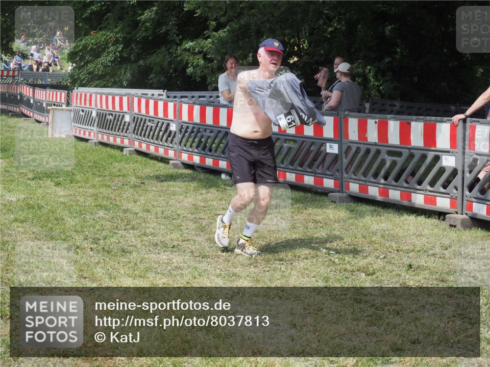 15.06.2025 - 27. Vierlanden-Triathlon KatJ http://msf.ph/oto/8037813 15.06.2025 11:30:44 Schwimmen 910 meine-sportfotos.de