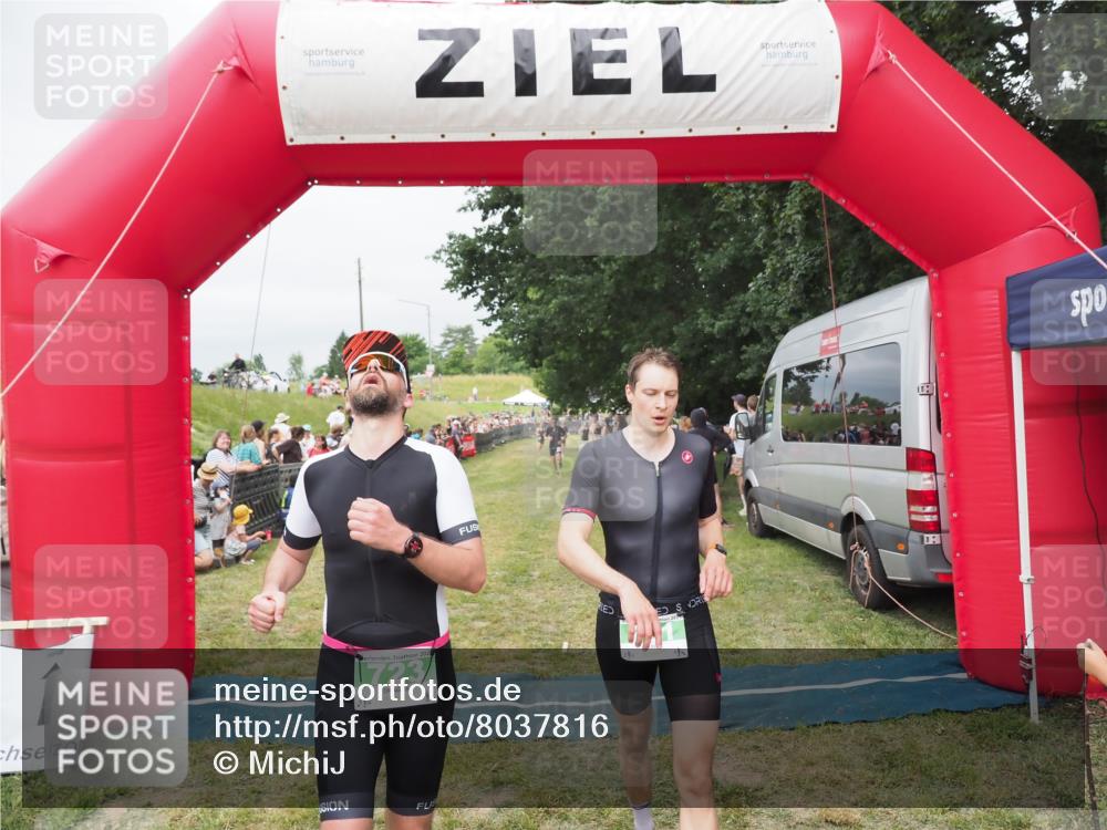 21.06.2025 - 27. Vierlanden-Triathlon MichiJ http://msf.ph/oto/8037816 15.06.2026 13:13:30 Ziel 723, 761 meine-sportfotos.de