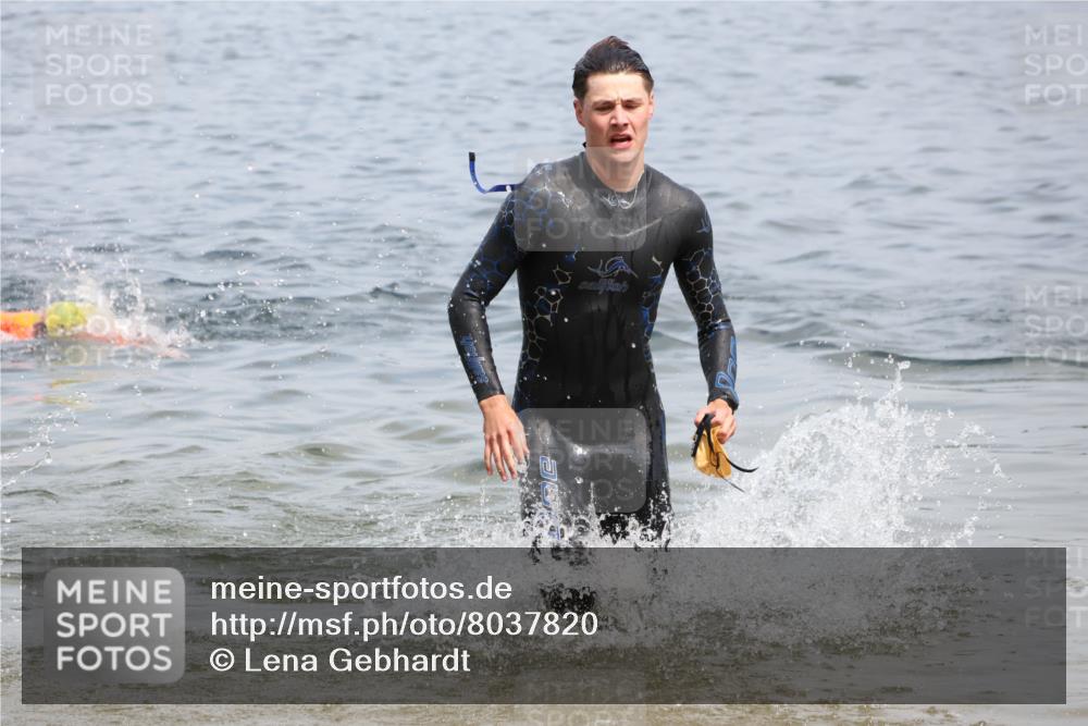 21.06.2025 - 27. Vierlanden-Triathlon Lena Gebhardt http://msf.ph/oto/8037820 15.06.2025 12:08:42 Schwimmen 1034, 1035, 1037, 1038 meine-sportfotos.de