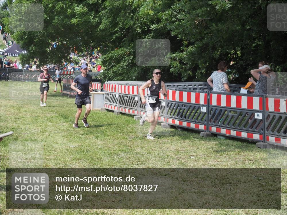 15.06.2025 - 27. Vierlanden-Triathlon KatJ http://msf.ph/oto/8037827 15.06.2025 11:30:59 Schwimmen  meine-sportfotos.de