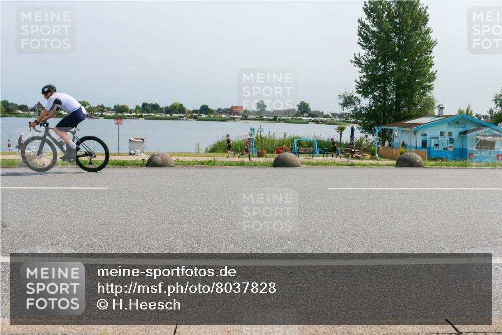 21.06.2025 - 27. Vierlanden-Triathlon H.Heesch http://msf.ph/oto/8037828 15.06.2025 11:47:40 Radfahren 649, 709, 847 meine-sportfotos.de