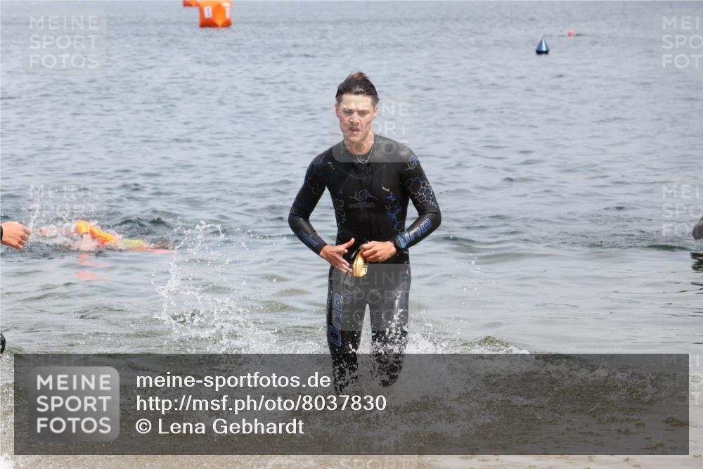 21.06.2025 - 27. Vierlanden-Triathlon Lena Gebhardt http://msf.ph/oto/8037830 15.06.2025 12:08:43 Schwimmen 1034, 1035, 1037, 1038 meine-sportfotos.de