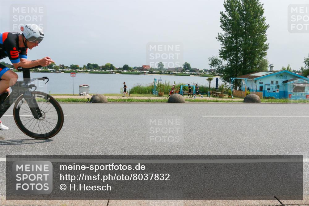 21.06.2025 - 27. Vierlanden-Triathlon H.Heesch http://msf.ph/oto/8037832 15.06.2025 11:47:41 Radfahren 108, 649, 709, 847 meine-sportfotos.de