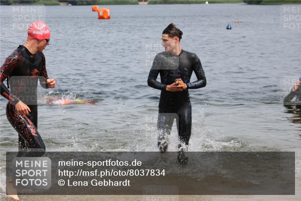 21.06.2025 - 27. Vierlanden-Triathlon Lena Gebhardt http://msf.ph/oto/8037834 15.06.2025 12:08:43 Schwimmen 1034, 1035, 1037, 1038 meine-sportfotos.de