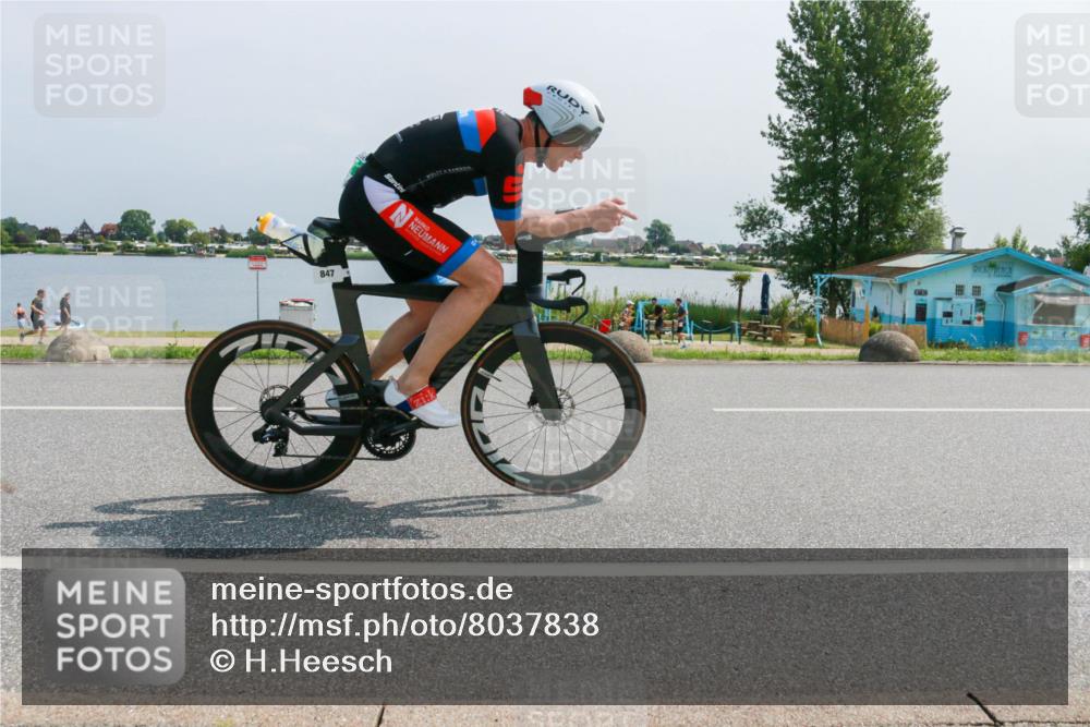 21.06.2025 - 27. Vierlanden-Triathlon H.Heesch http://msf.ph/oto/8037838 15.06.2025 11:47:41 Radfahren 108, 649, 709, 847 meine-sportfotos.de