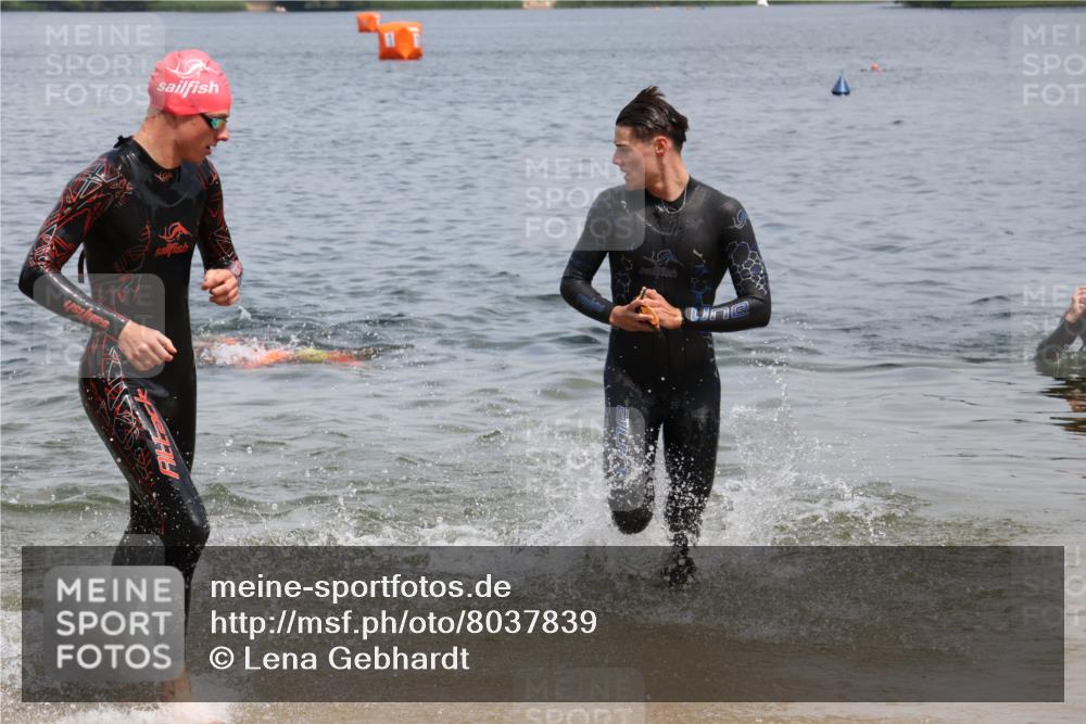 21.06.2025 - 27. Vierlanden-Triathlon Lena Gebhardt http://msf.ph/oto/8037839 15.06.2025 12:08:43 Schwimmen 1034, 1035, 1037, 1038 meine-sportfotos.de