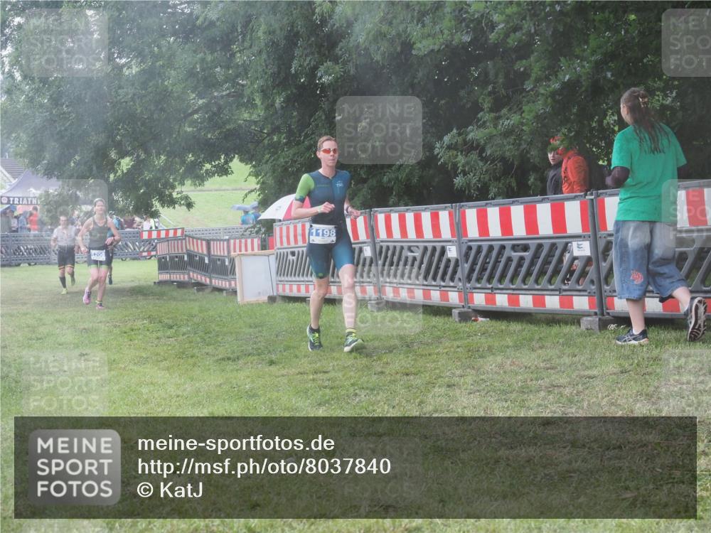 21.06.2025 - 27. Vierlanden-Triathlon KatJ http://msf.ph/oto/8037840 15.06.2025 14:19:29 Ziel 1198, 1200, 1265, 1303 meine-sportfotos.de
