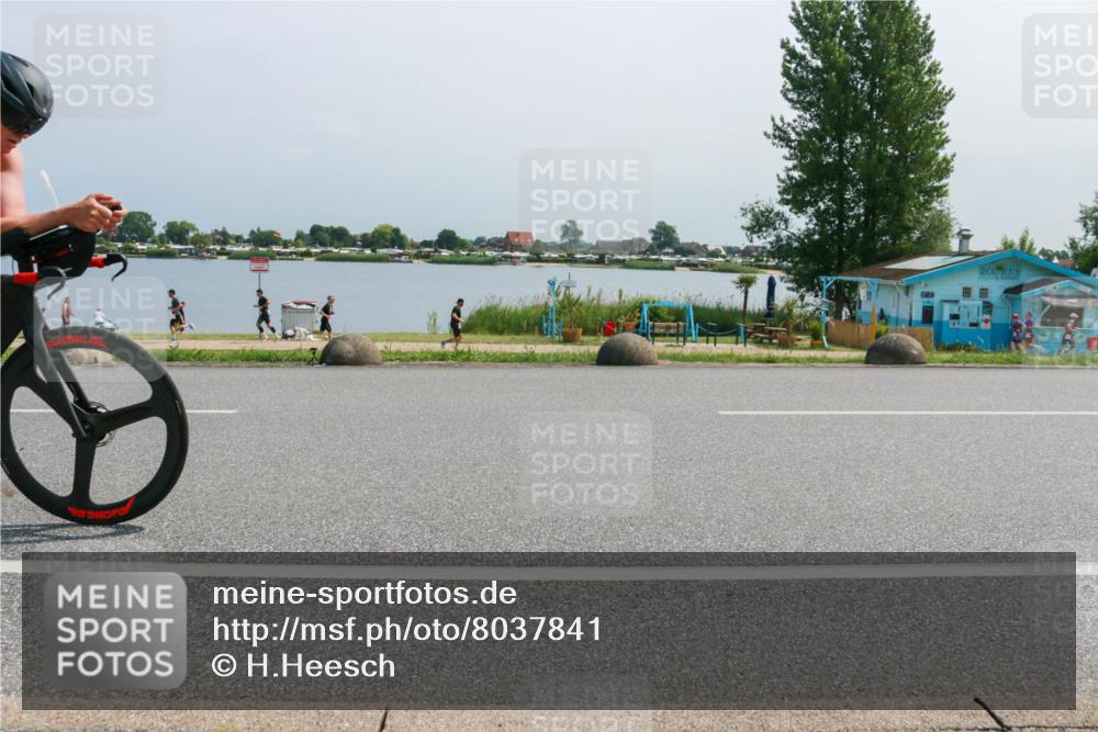 21.06.2025 - 27. Vierlanden-Triathlon H.Heesch http://msf.ph/oto/8037841 15.06.2025 11:47:45 Radfahren 82, 108, 709, 829, 847 meine-sportfotos.de