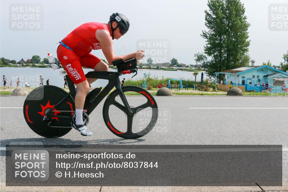 21.06.2025 - 27. Vierlanden-Triathlon H.Heesch http://msf.ph/oto/8037844 15.06.2025 11:47:45 Radfahren 82, 108, 709, 829, 847 meine-sportfotos.de