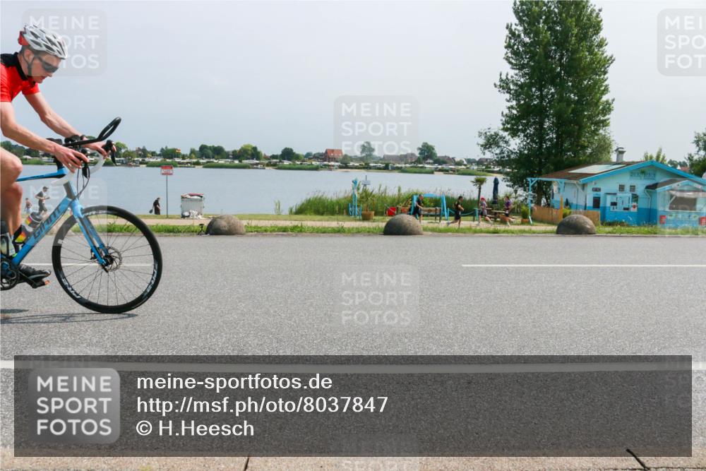 21.06.2025 - 27. Vierlanden-Triathlon H.Heesch http://msf.ph/oto/8037847 15.06.2025 11:47:48 Radfahren 82, 108, 829 meine-sportfotos.de