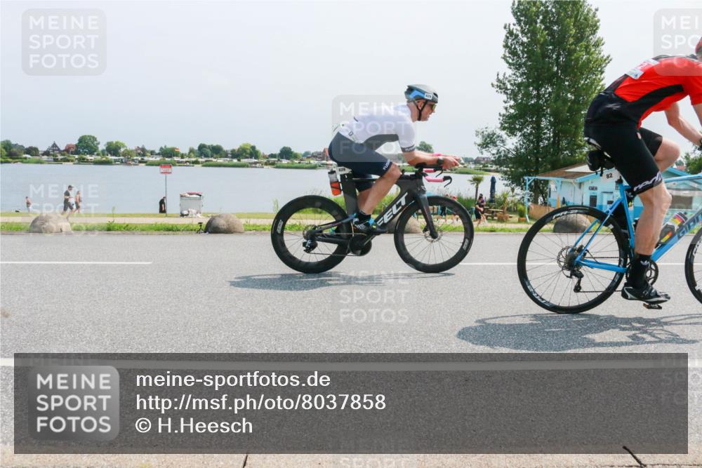 21.06.2025 - 27. Vierlanden-Triathlon H.Heesch http://msf.ph/oto/8037858 15.06.2025 11:47:49 Radfahren 82, 108, 706, 829 meine-sportfotos.de