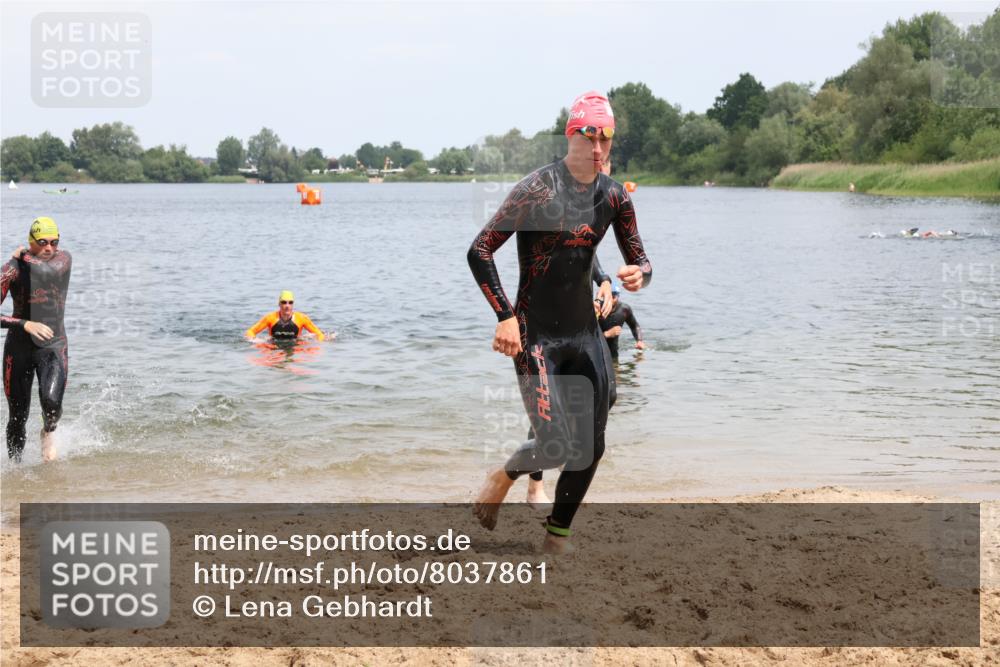 21.06.2025 - 27. Vierlanden-Triathlon Lena Gebhardt http://msf.ph/oto/8037861 15.06.2025 12:08:45 Schwimmen 1034, 1035, 1036, 1037, 1038 meine-sportfotos.de