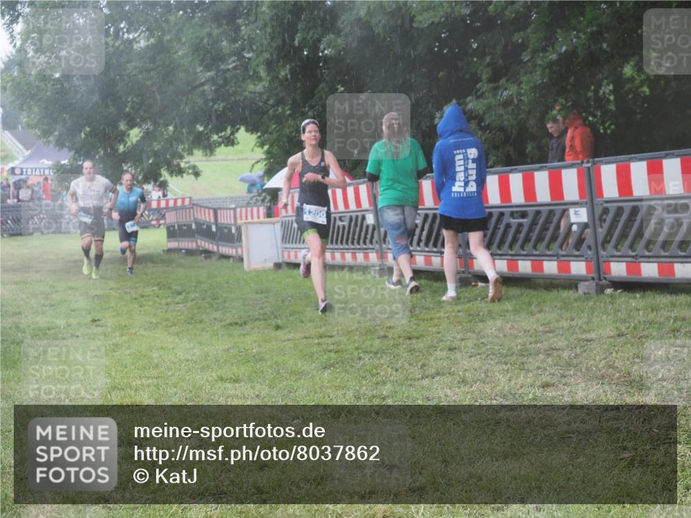21.06.2025 - 27. Vierlanden-Triathlon KatJ http://msf.ph/oto/8037862 15.06.2025 14:19:32 Ziel 1198, 1200, 1265, 1303 meine-sportfotos.de