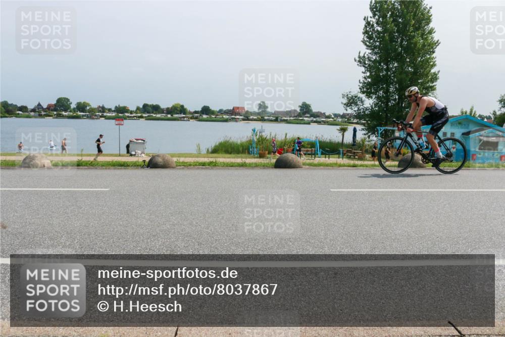 21.06.2025 - 27. Vierlanden-Triathlon H.Heesch http://msf.ph/oto/8037867 15.06.2025 11:47:50 Radfahren 82, 706, 829 meine-sportfotos.de
